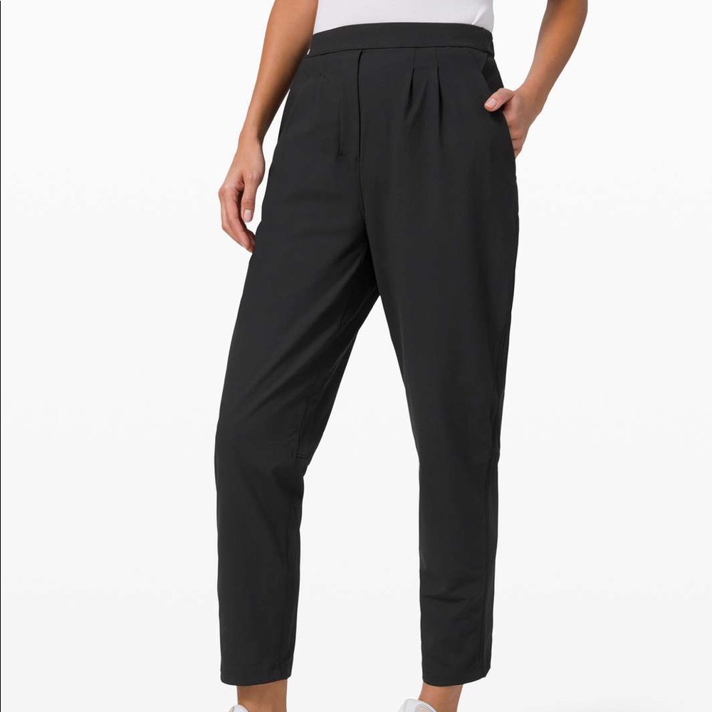 NWT Lululemon Essential HR Trousers, size 10, black